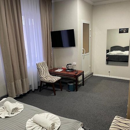 Medelean Hotel Comrat Exteriör bild
