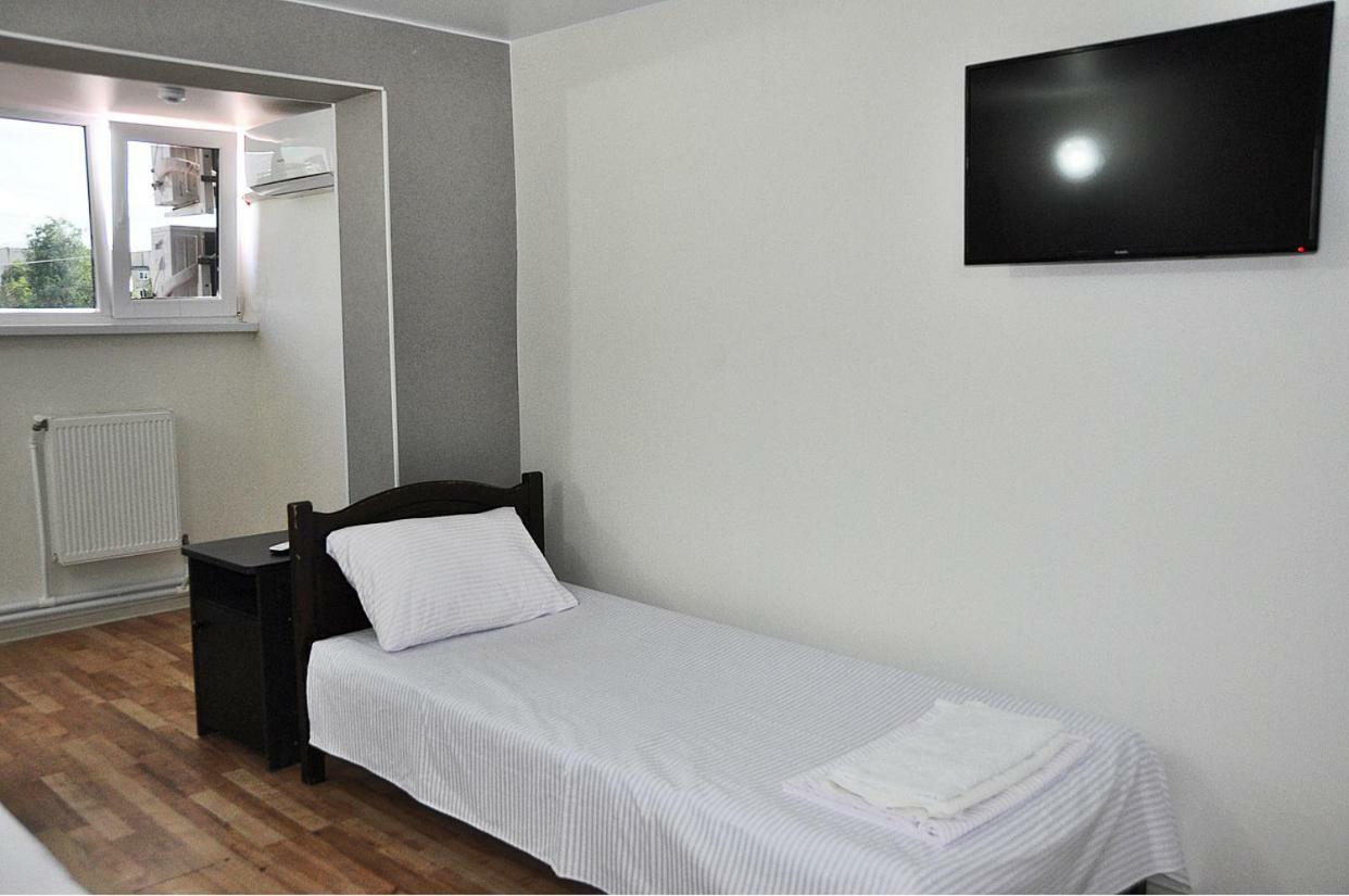 Medelean Hotel Comrat Exteriör bild