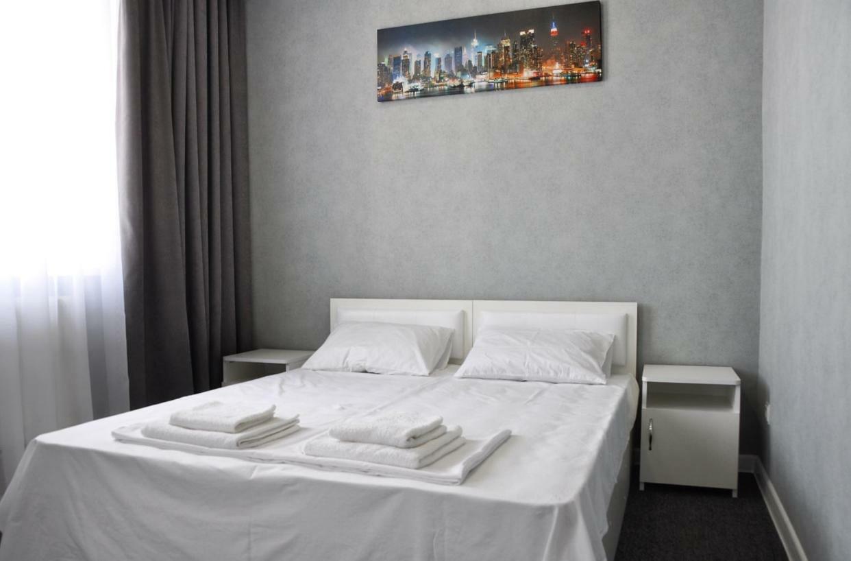 Medelean Hotel Comrat Exteriör bild