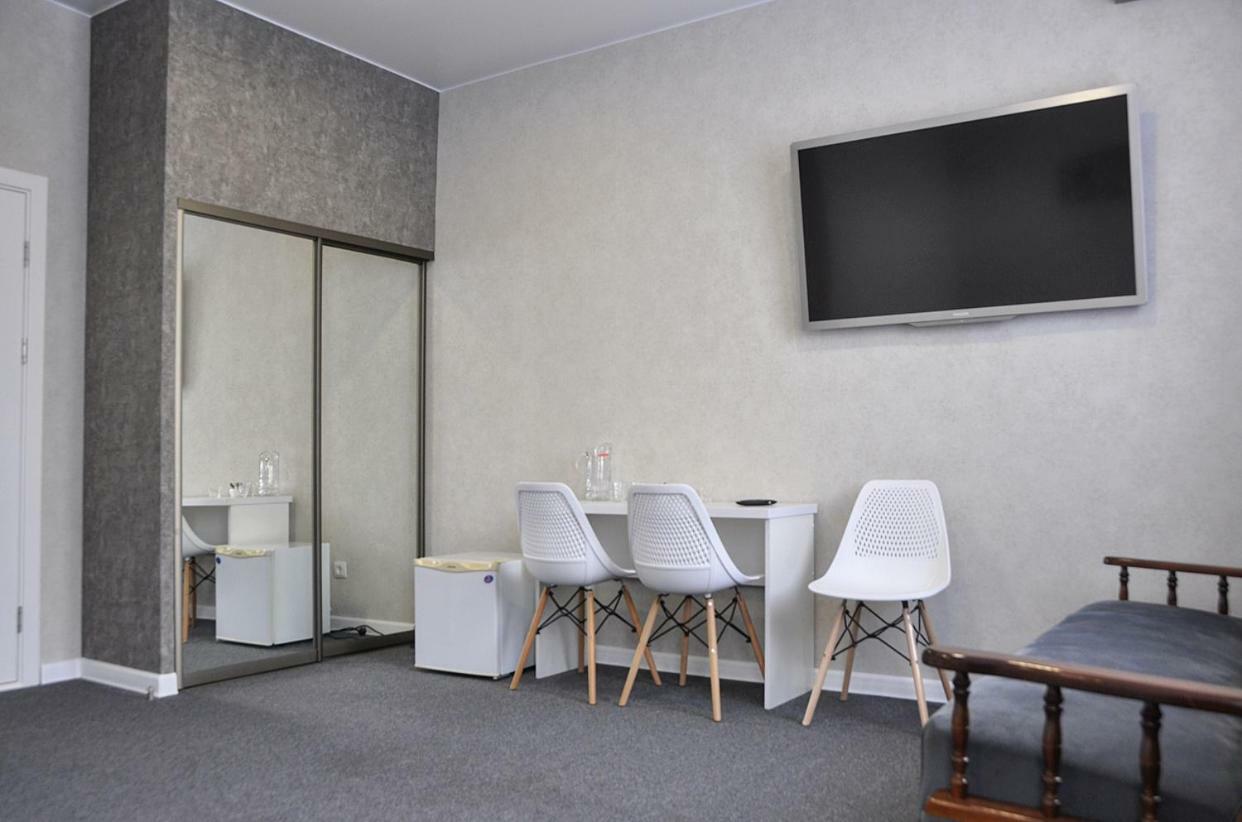 Medelean Hotel Comrat Exteriör bild