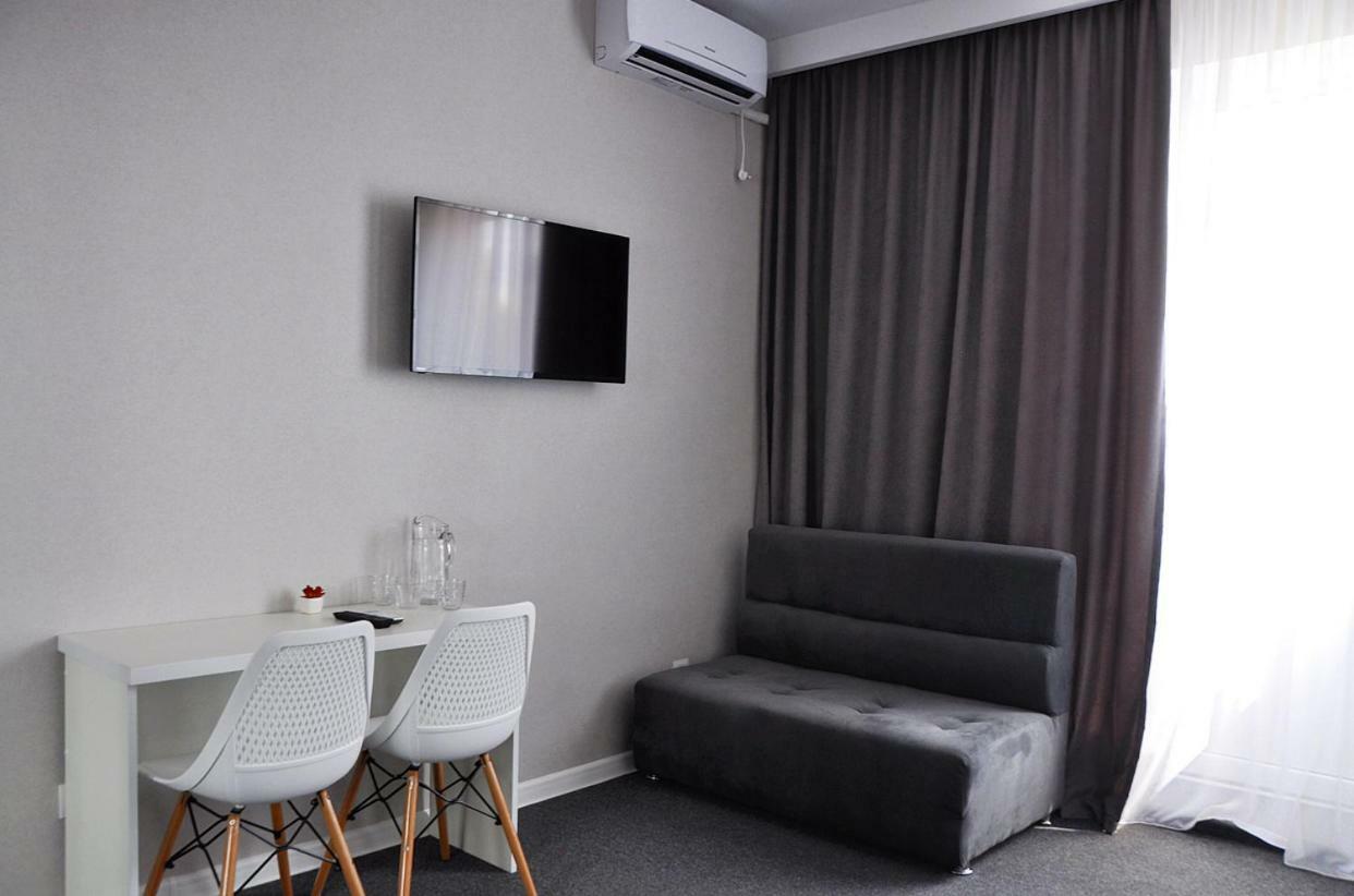 Medelean Hotel Comrat Exteriör bild