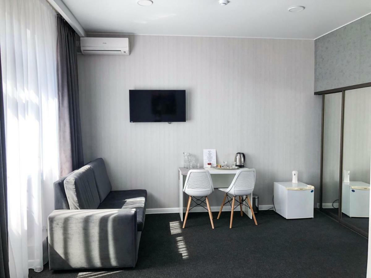 Medelean Hotel Comrat Exteriör bild