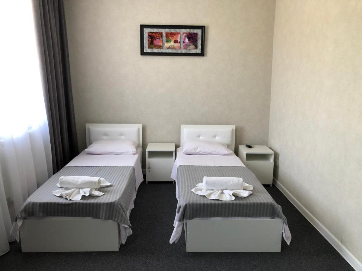 Medelean Hotel Comrat Exteriör bild