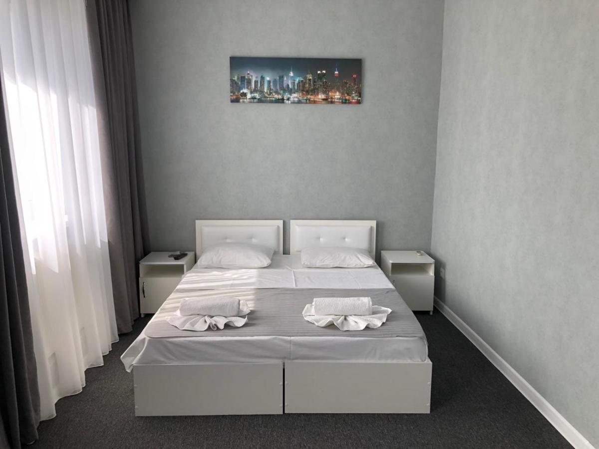 Medelean Hotel Comrat Exteriör bild