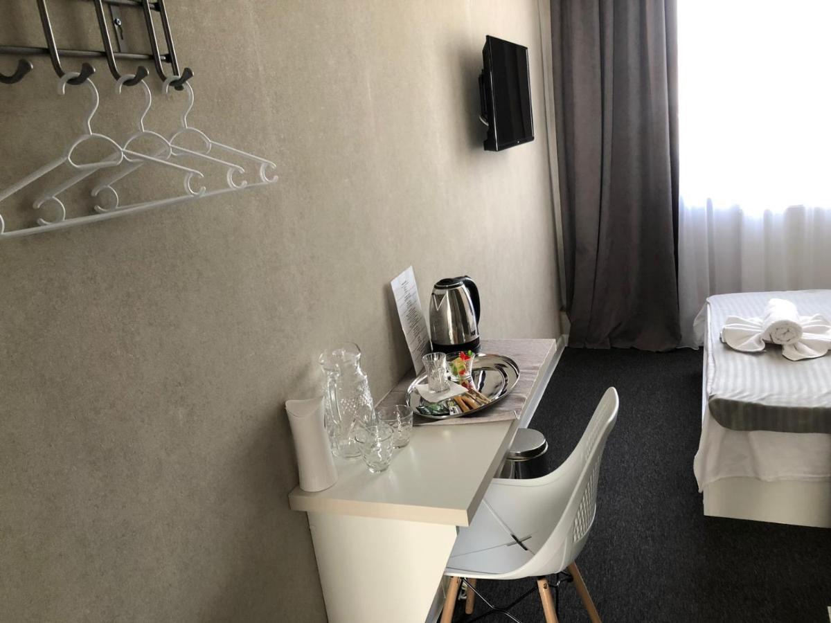 Medelean Hotel Comrat Exteriör bild