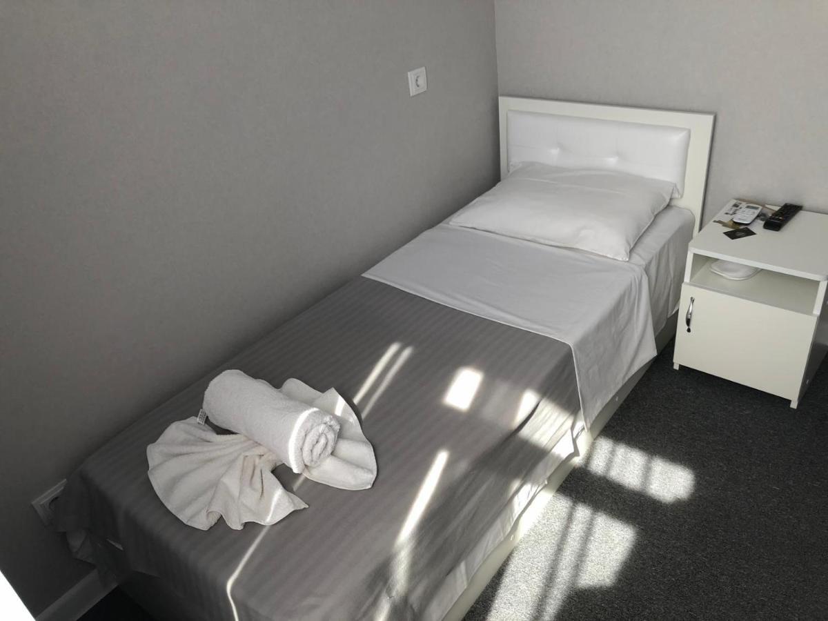 Medelean Hotel Comrat Exteriör bild