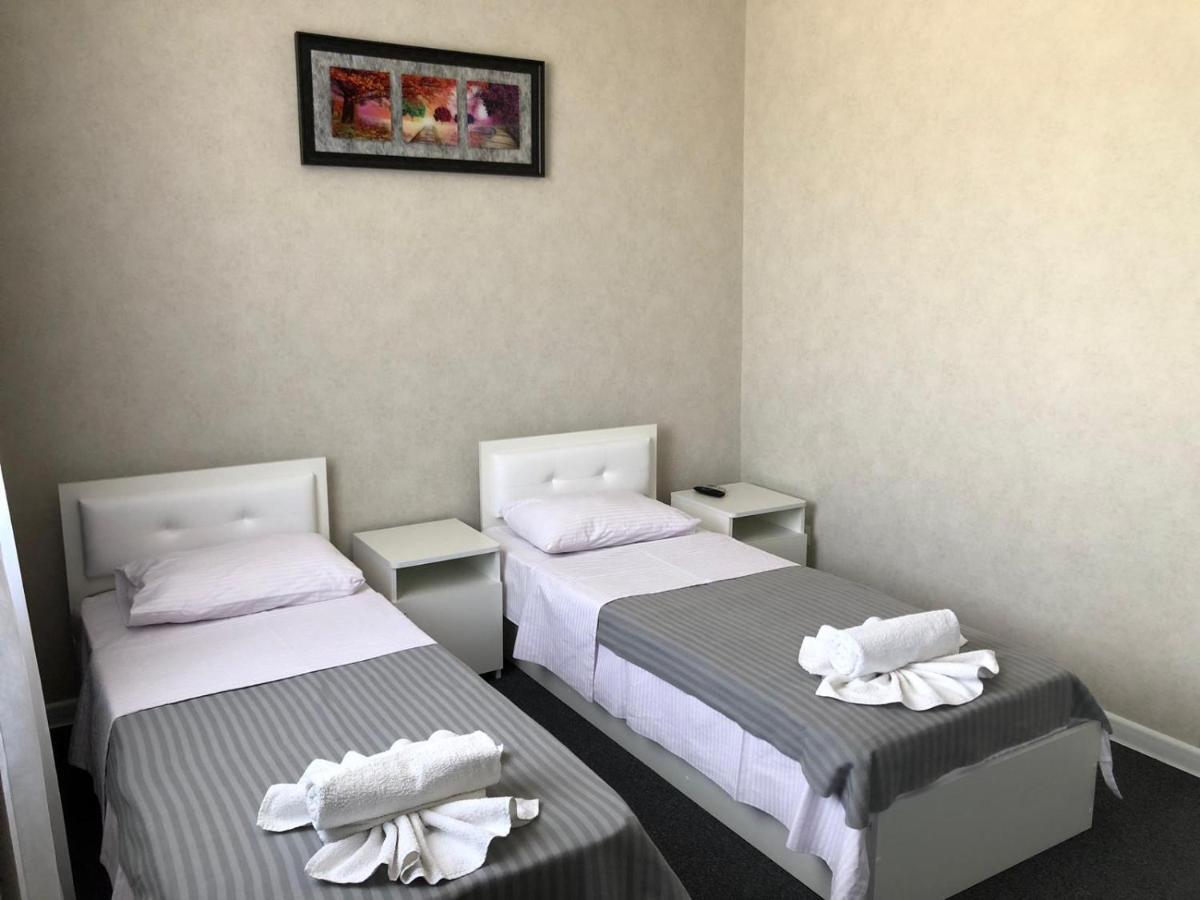 Medelean Hotel Comrat Exteriör bild