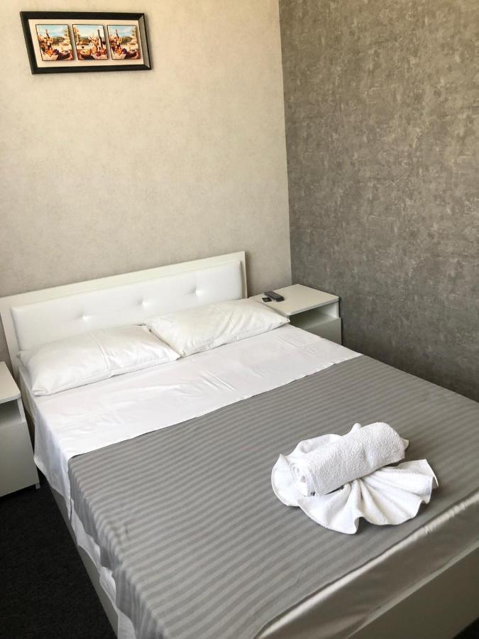 Medelean Hotel Comrat Exteriör bild
